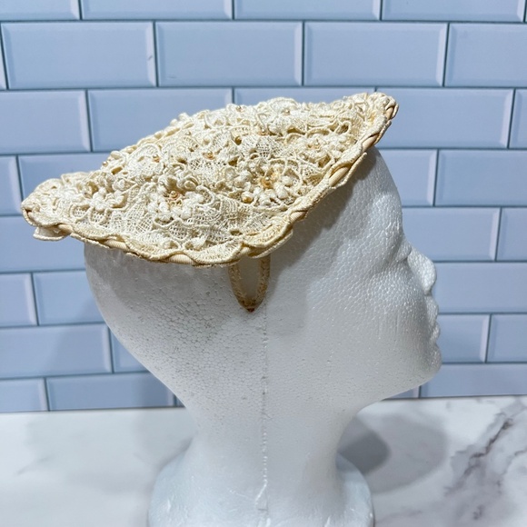 Vintage 1940s/50s Ivory Lace Half Hat Fascinator Bridal Style main image 4